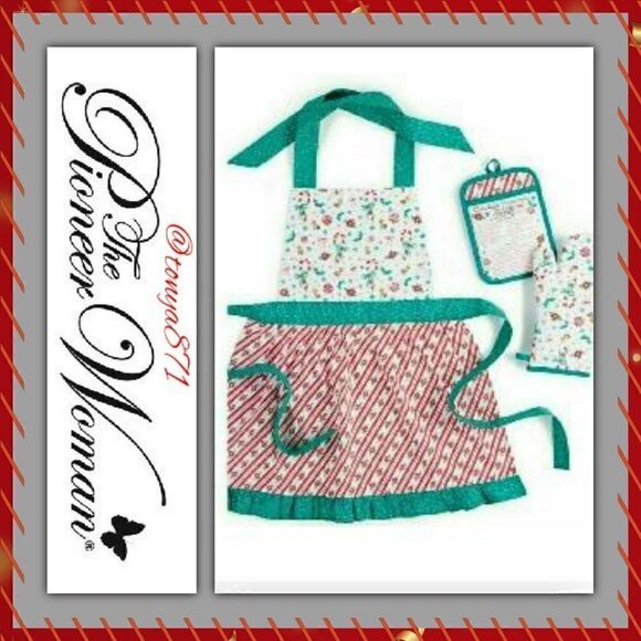 🎄 ♥️ NEW The Pioneer Woman Chocolate Peppermint 3 Piece Kitchen Apron Set - Picture 1 of 4